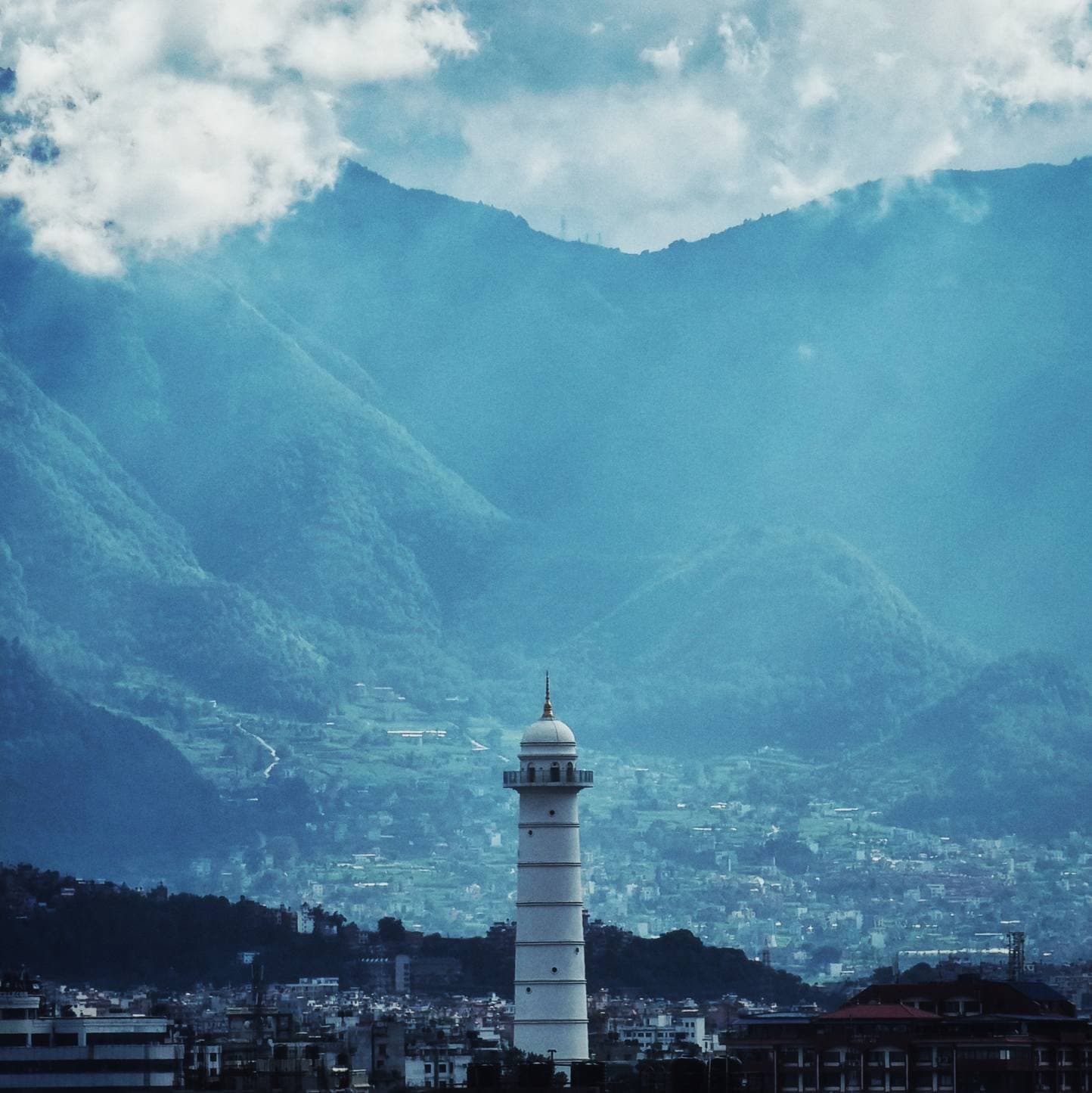 2023 06 08 Dharahara bathing under the cloud and sunrays